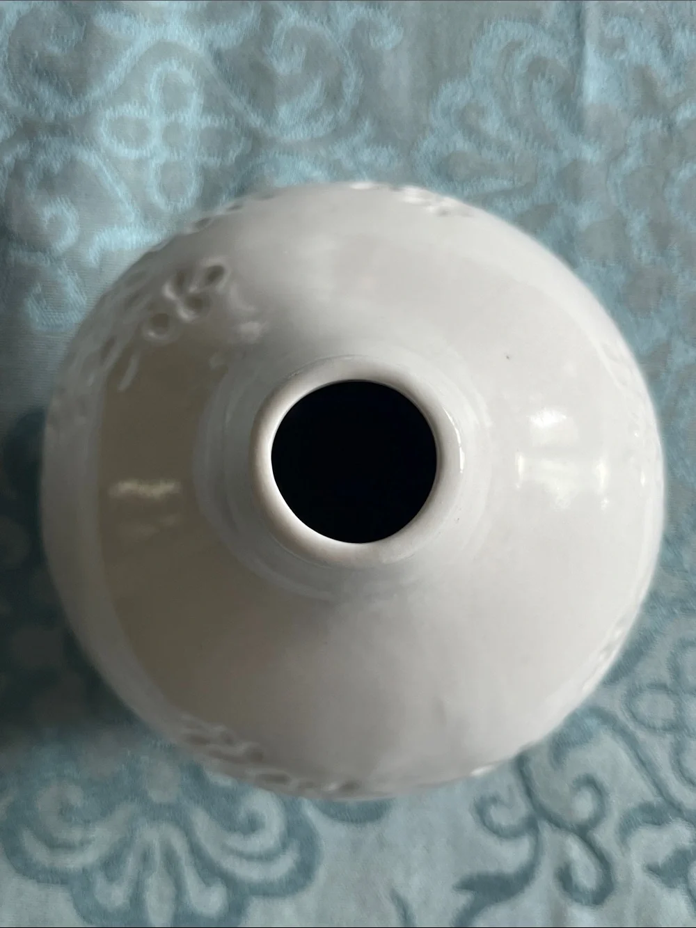 Crate&Barrel botanical leaf floral off white embossed Ceramic 5” Globe Vase
